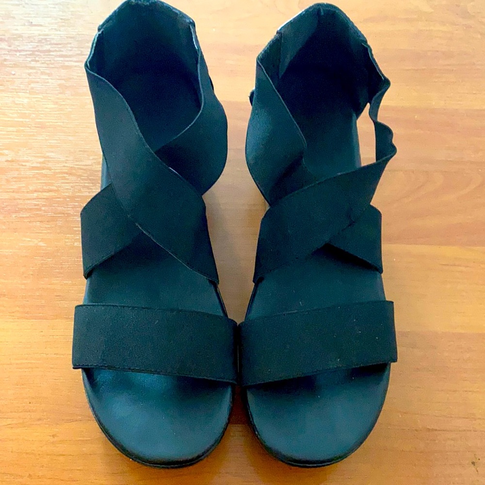 Black platform sandal